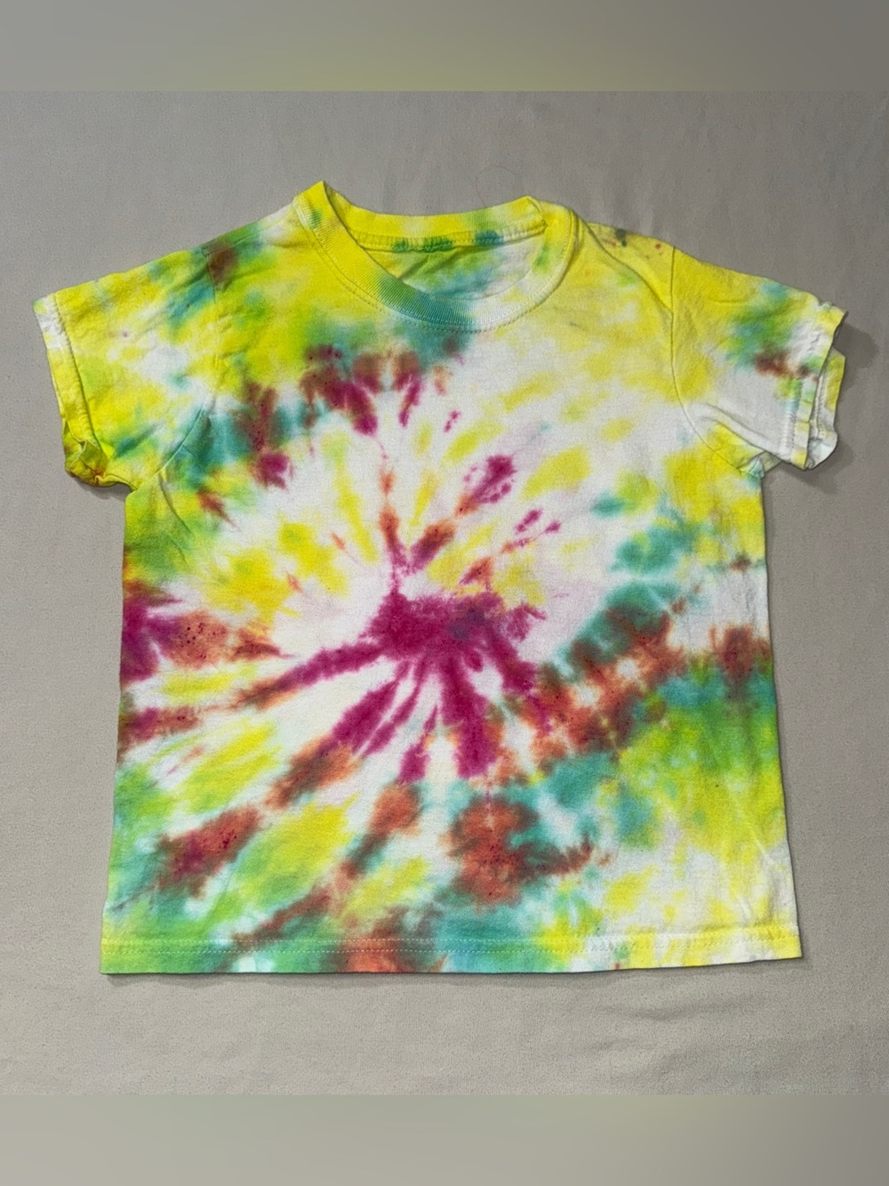 Tie Dye Top Boy’s Small 5-6 Short Sleeve Tee Shirt Summer Yellow Beach Play Camp